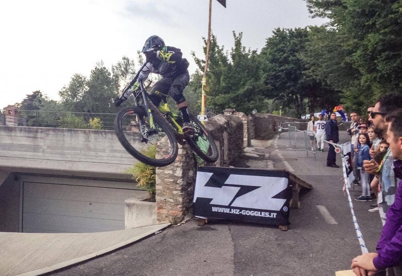 Tempo di downhill per le strade di Maderno