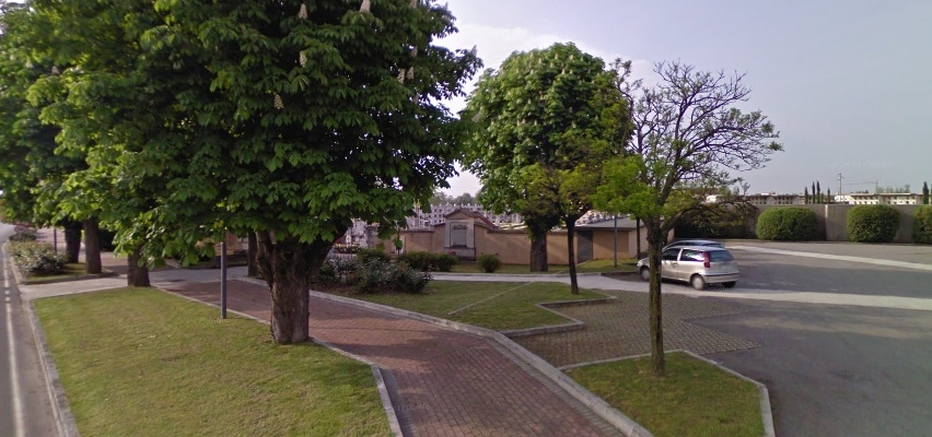 Tenta il suicidio nel parcheggio del cimitero