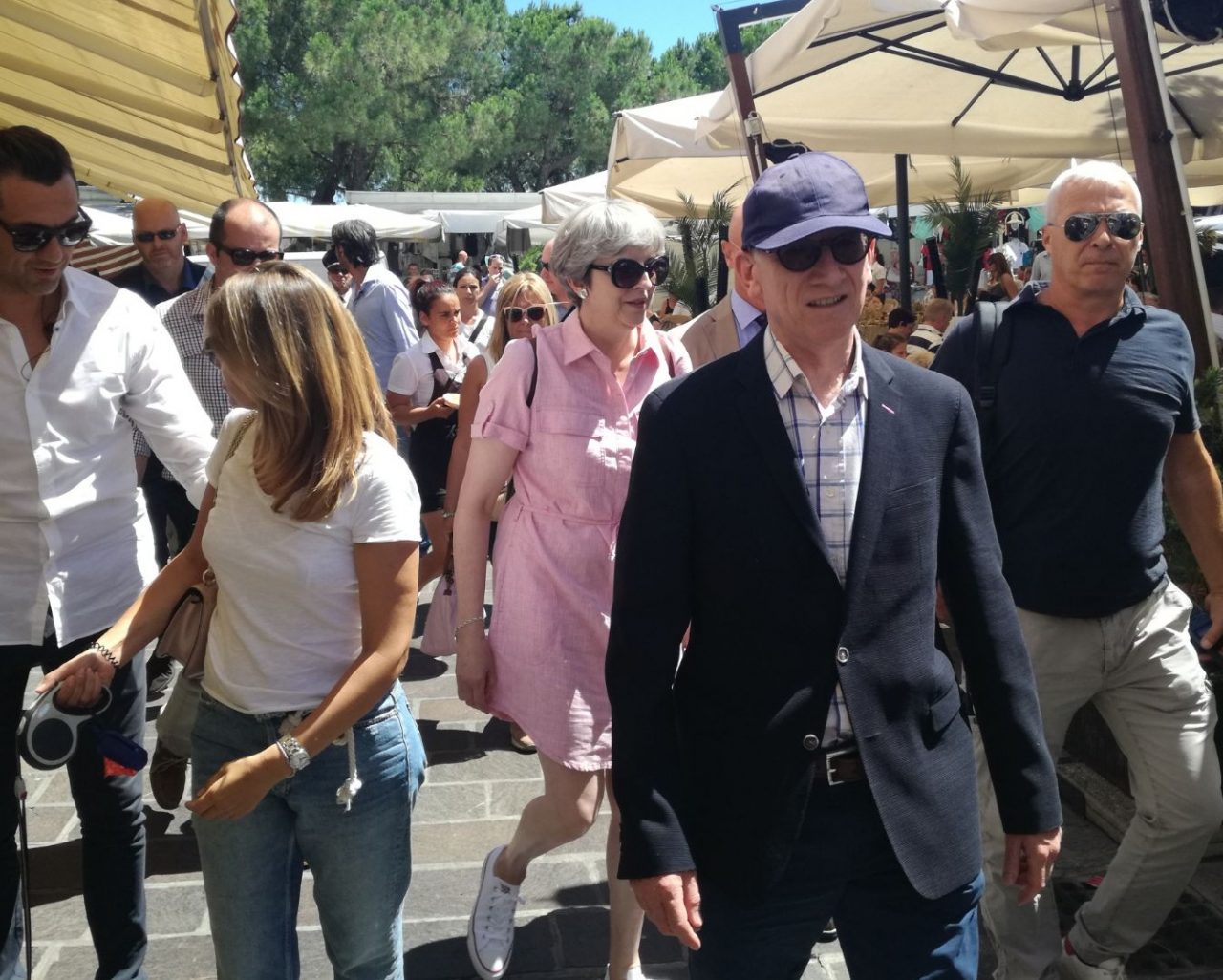 Theresa May visita il castello di Desenzano