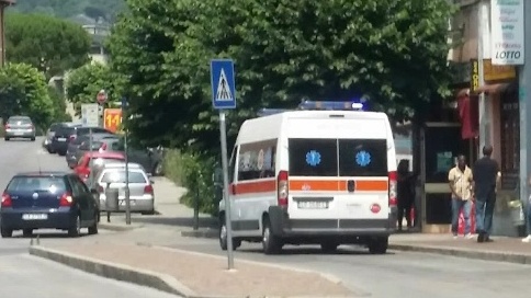 Tirava sassi ai passanti