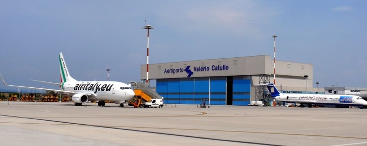 Un treno tra lago e aeroporto