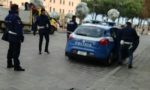 Ubriaca al bar, viene portata via dalla polizia