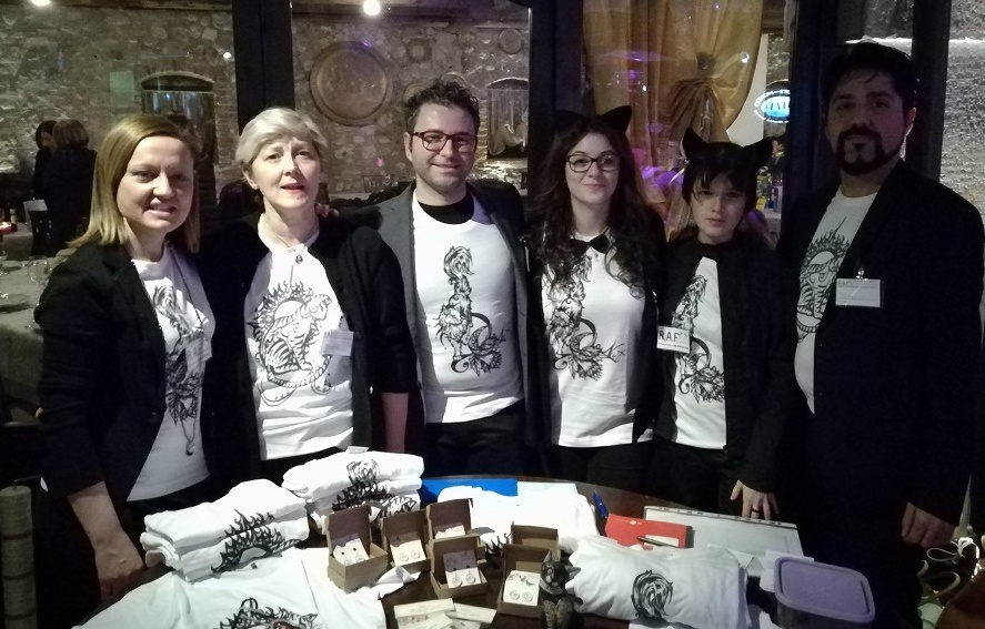 Una festa per gli amanti dei gatti