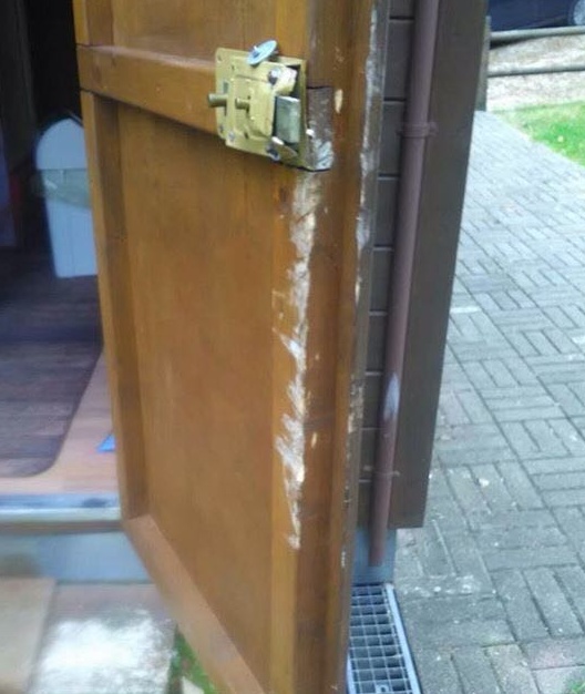 Vandalismo alla sede degli alpini