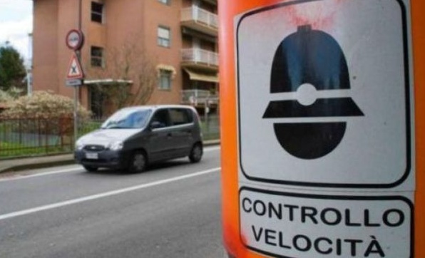 Vandalismo: petardo nell’autovelox