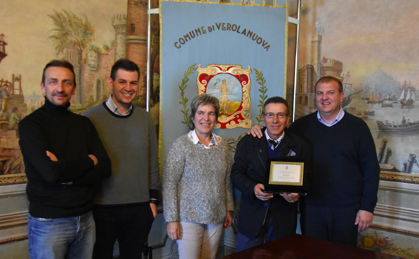 Cittadino esemplare premiato con onorificenza