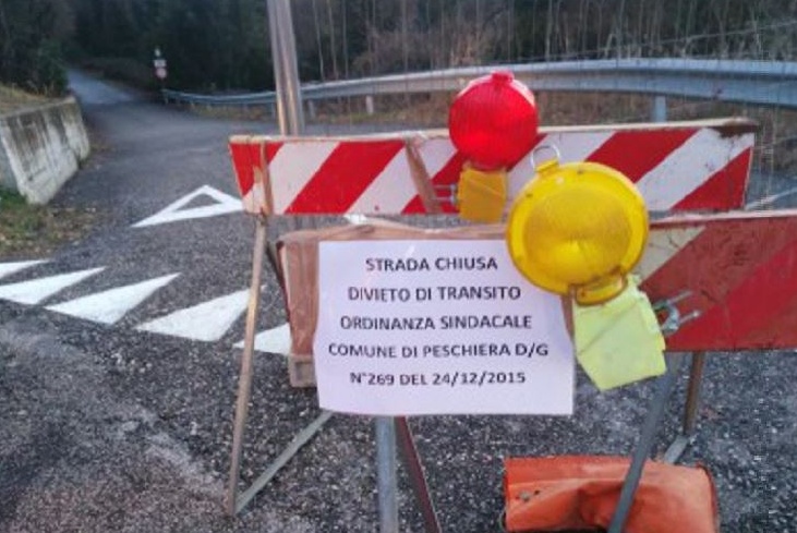 Via Villa Forte chiusa: “Prigionieri!”