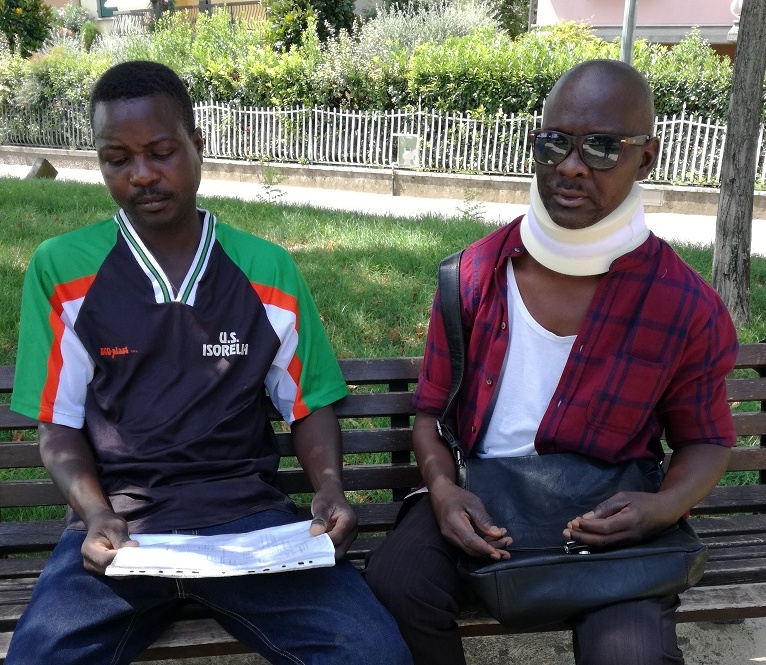 Vittima di una truffa, viene preso a sediate