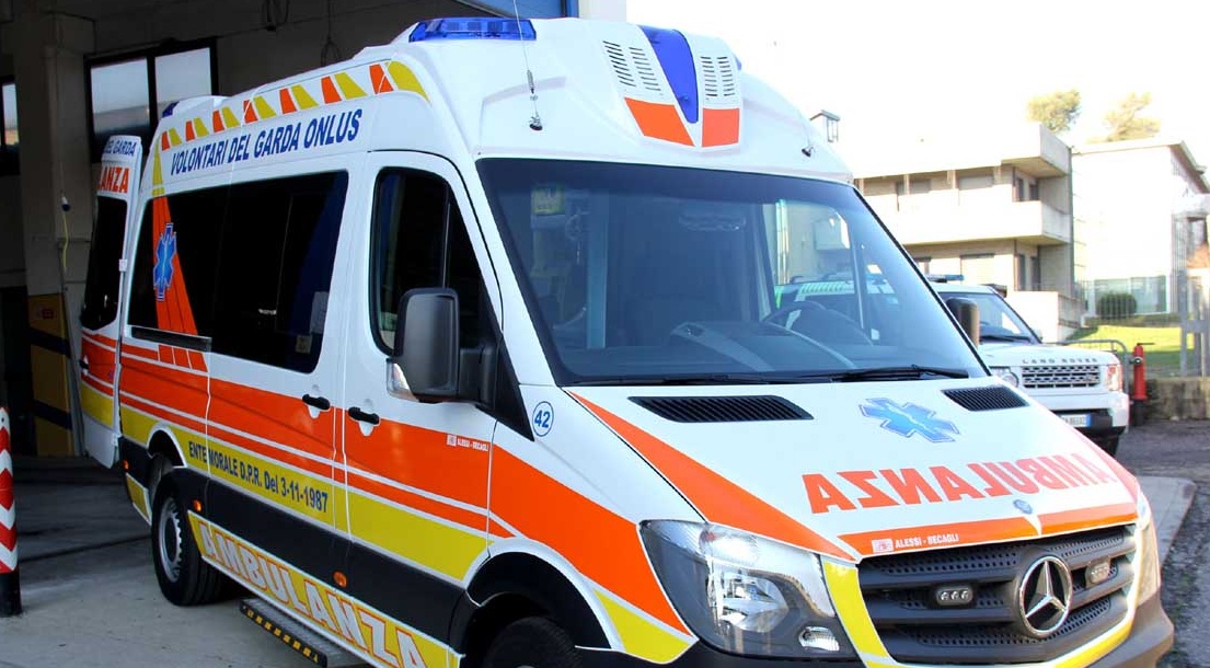 Voleva morire, salvato dal figlio