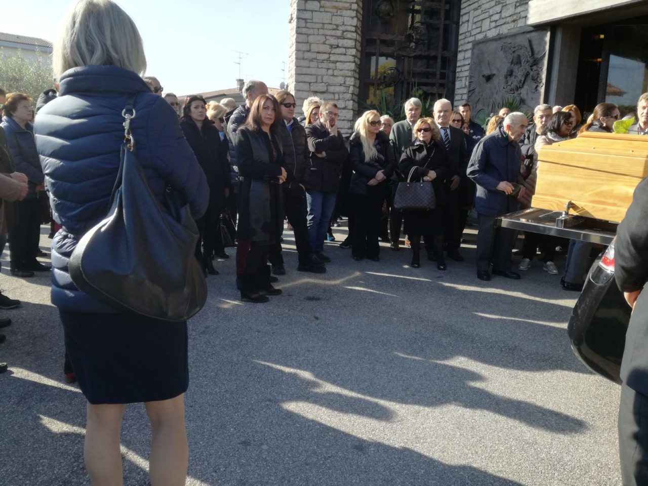 Funerali Wilde applausi per il senatore