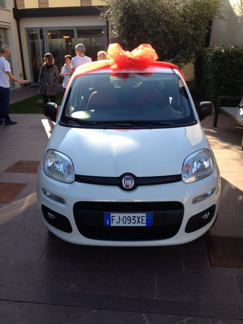 I coscritti del 1972 per gli anziani del paese