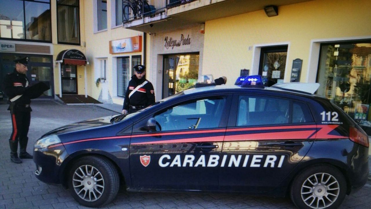 Ladro sorpreso dalla titolare del ristorante