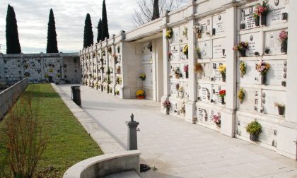 Tassa abolita per le esumazioni al cimitero