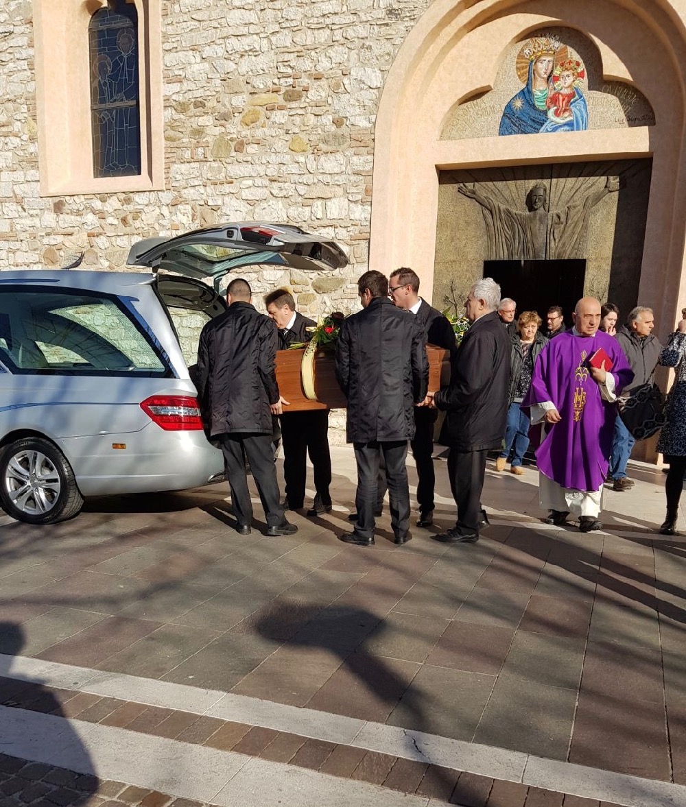 Ultimo saluto all’insegnante Angelo De Vivo