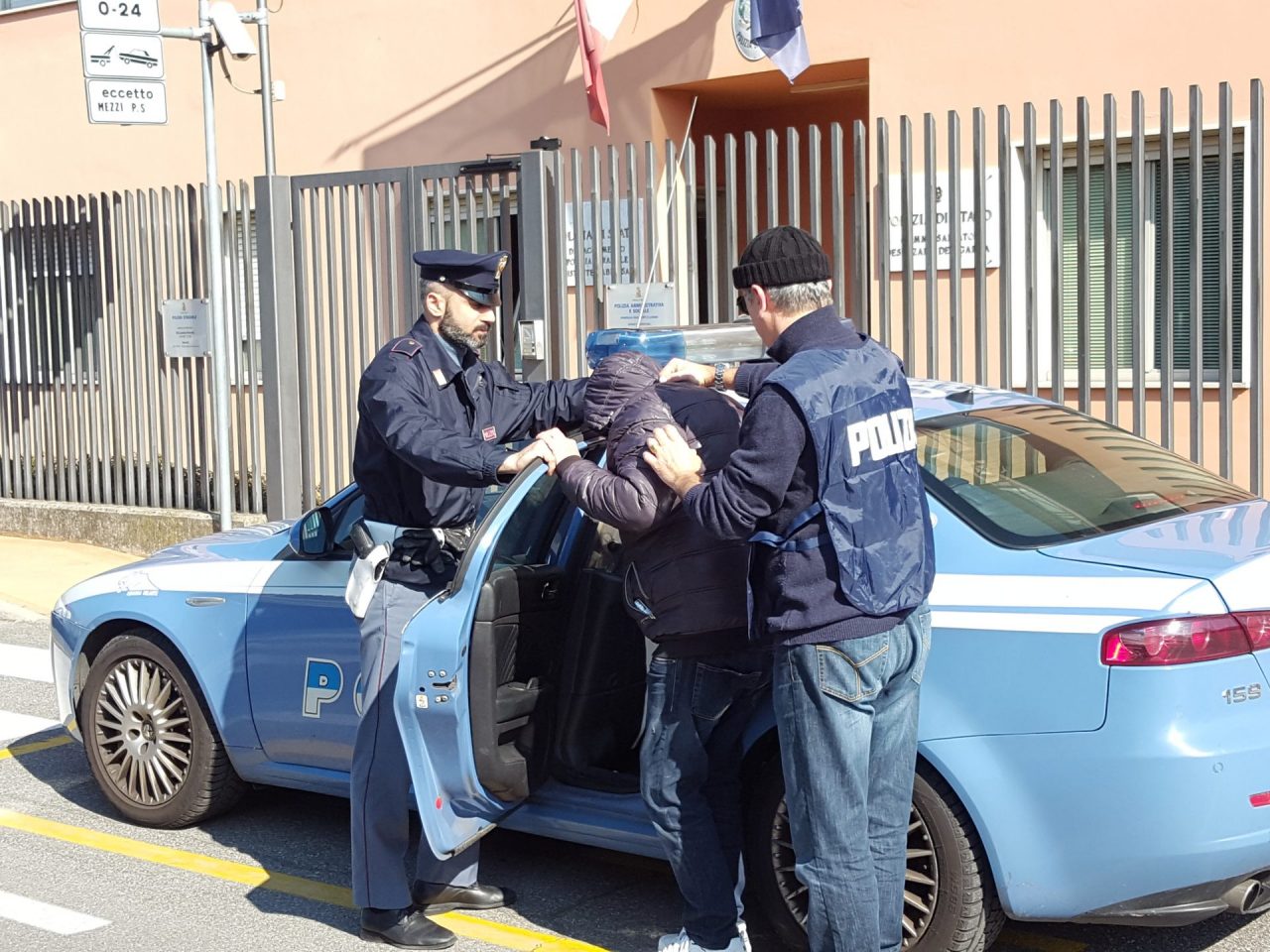 Polizia sgomina gli spacciatori della “Desenzano Bene”