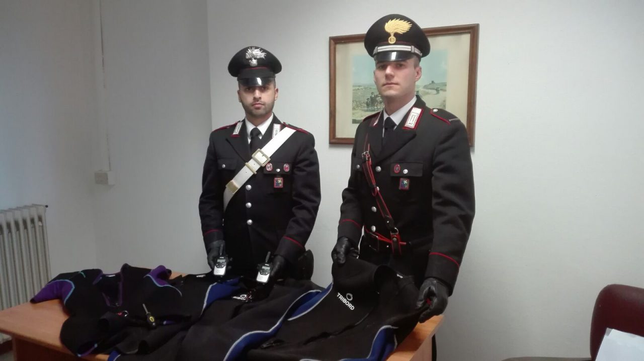 Rubano cibo sorpresi dai carabinieri