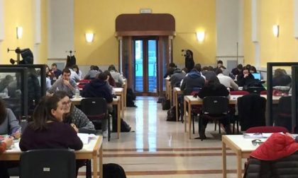 Sala studio della biblioteca sempre aperta per gli studenti