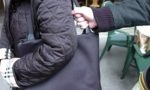 Distraggono un'anziana e le rubano la borsa dal sedile dell'auto: sgominata banda di truffatori