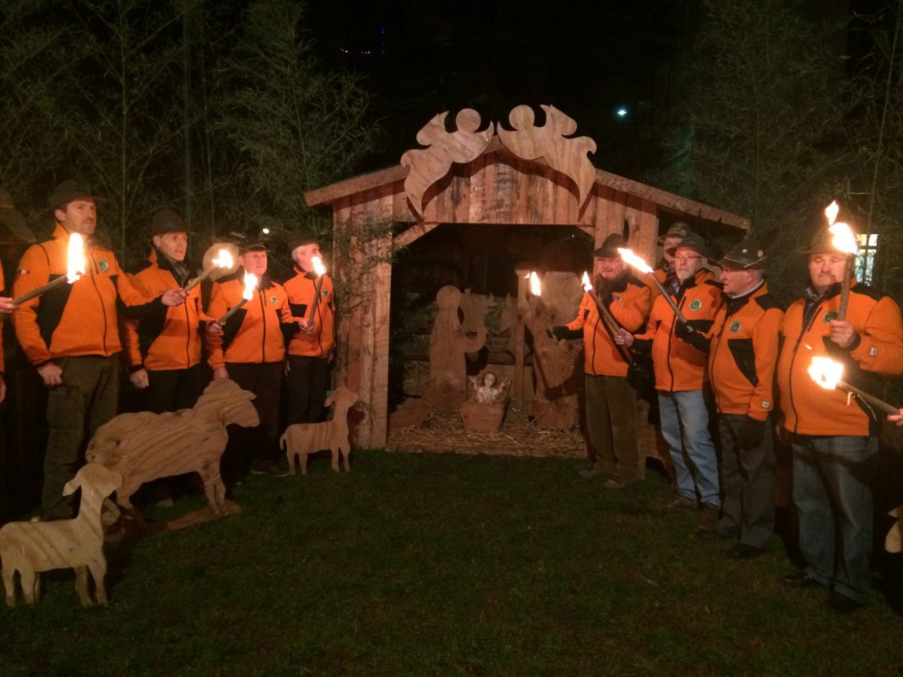 Immancabile fiaccolata della vigilia con gli Alpini