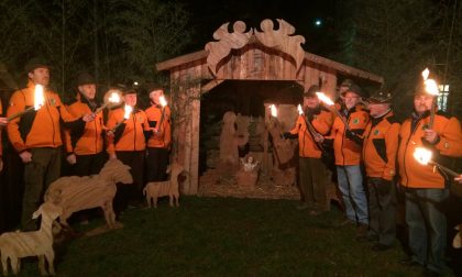 Immancabile fiaccolata della vigilia con gli Alpini