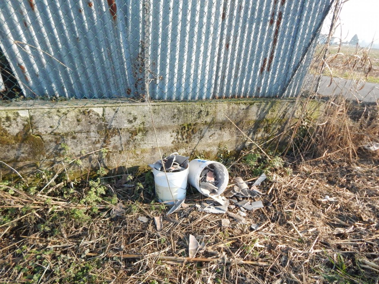 Amianto smantellato e ridotto in pezzi