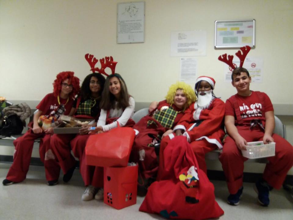 Giovani Babbi in ospedale per portare doni e sorrisi