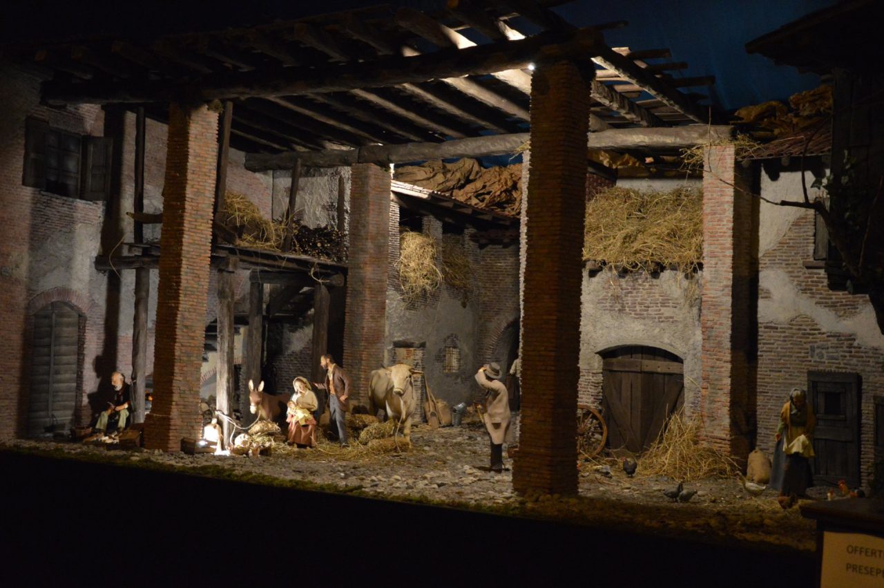 Allestito il presepe artistico nella chiesa parrocchiale