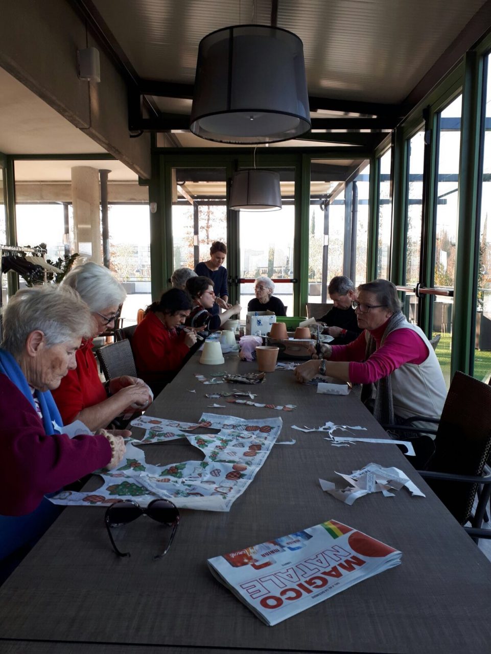 Ragazzi Anffas insegnano al centro sociale