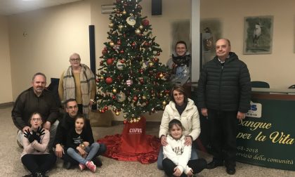 Albero di Natale Avis acceso nell'ospedale a Manerbio