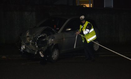 Incidente auto contro auto in via Sgrazzutti