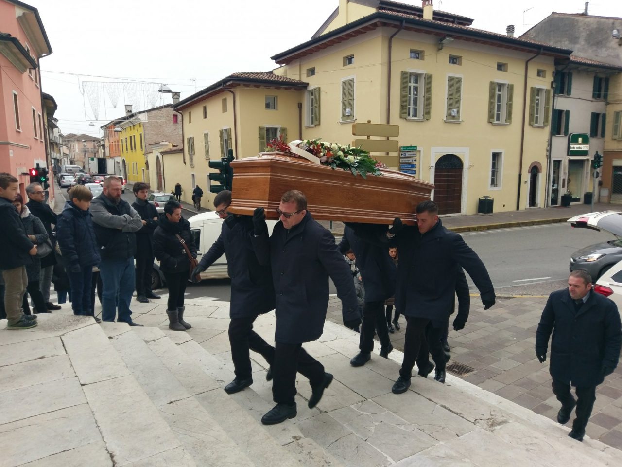 Addio al tenore e poeta della Bassa