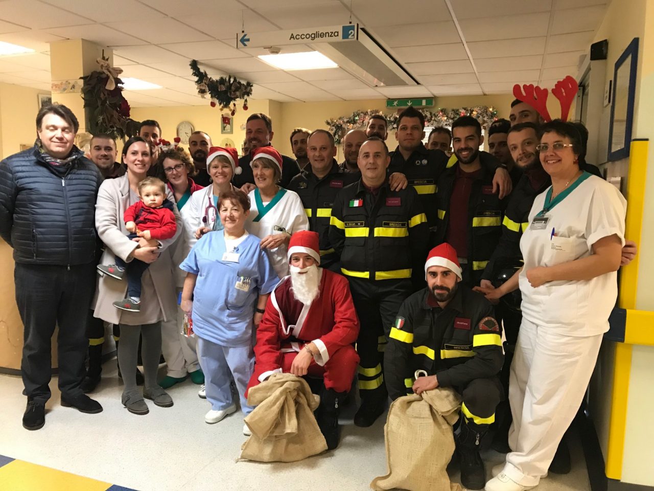 Pompieri in pediatria per il Natale dei più piccoli