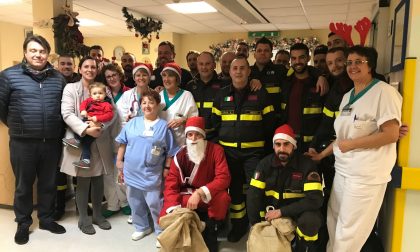 Pompieri in pediatria per il Natale dei più piccoli