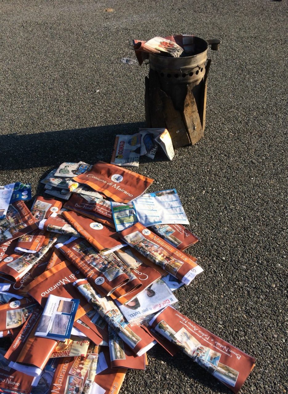 Atto vandalico bruciati gli auguri di buon Natale