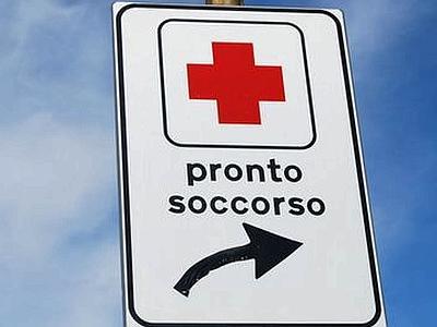 Tenta di picchiare medici e infermieri, arrestato al Pronto Soccorso