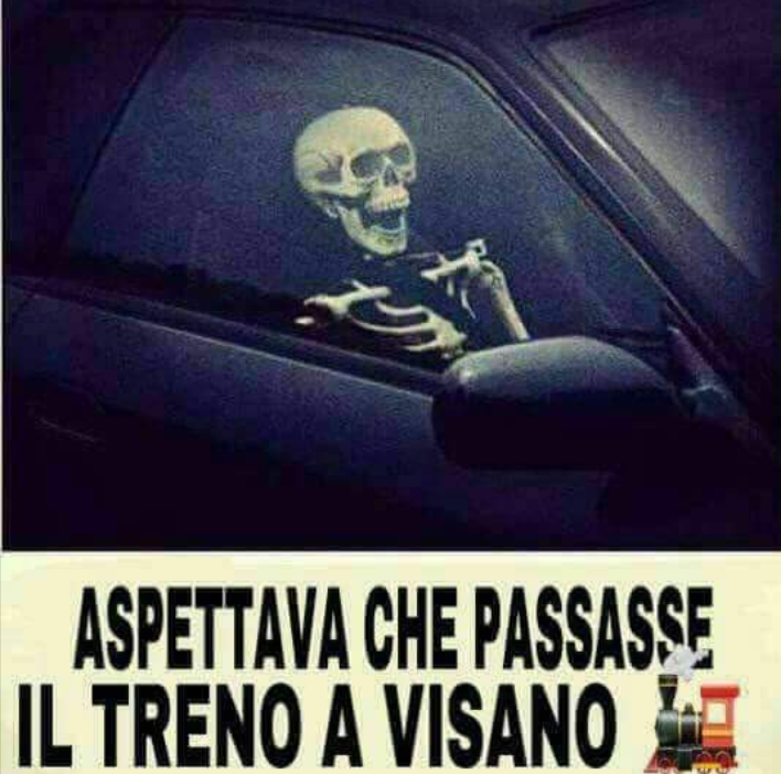 Passaggio a livello Ironia per sconfiggere le code