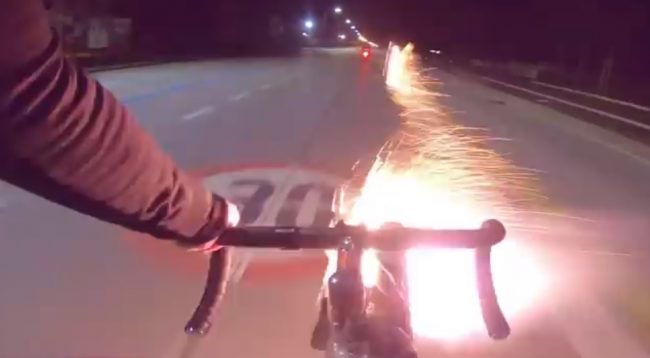 Bengala come cannoni. Il video è virale, ma che danni…