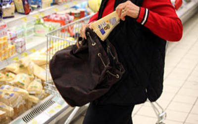 Ruba al supermercato: 27enne fermato con 400 euro di refurtiva