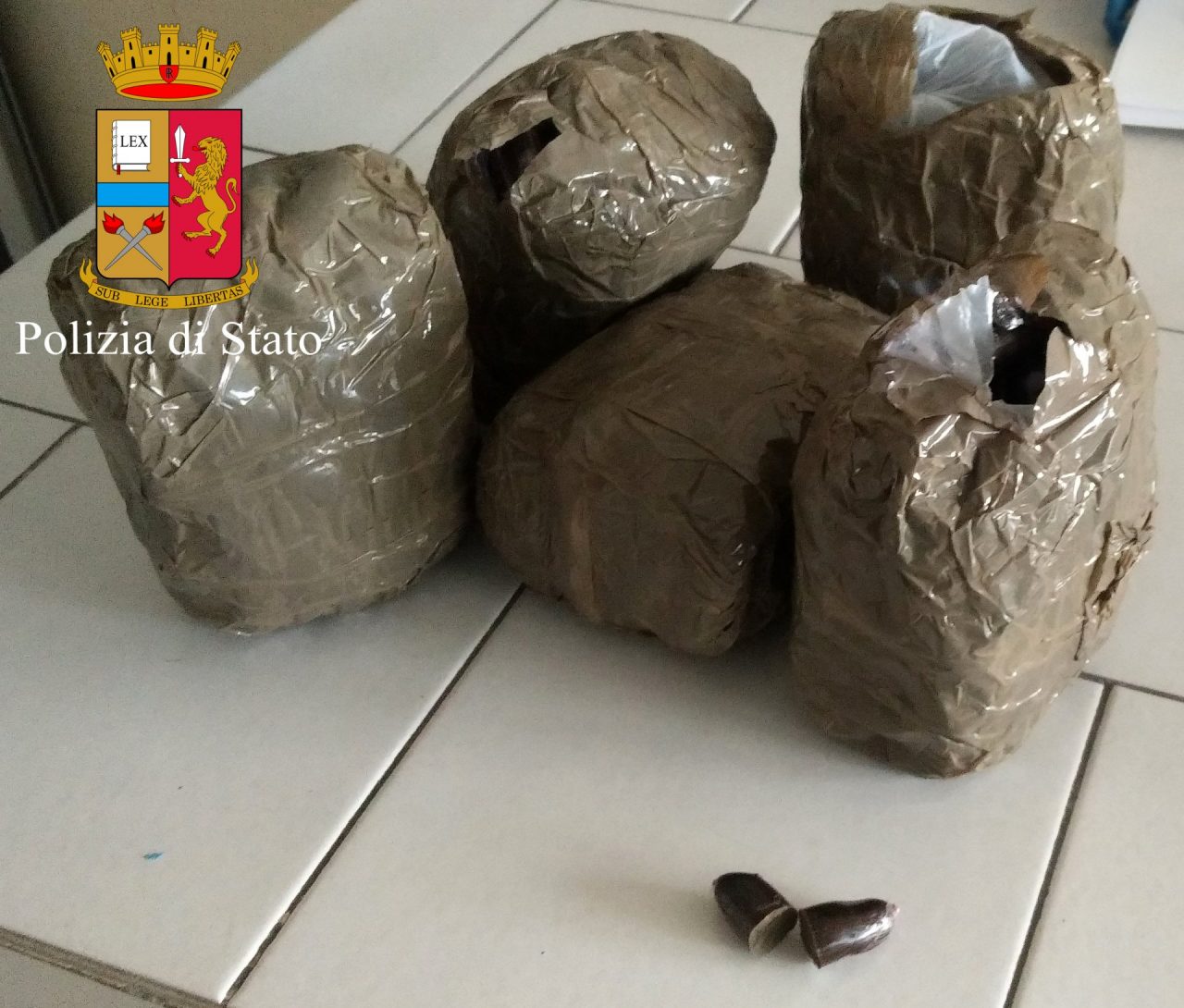 Trasportava 4 chili di hashish in tangenziale sud