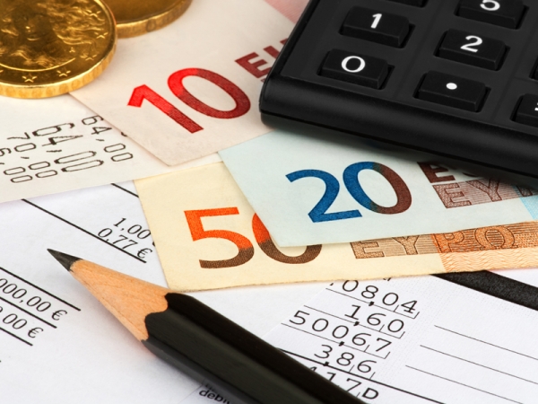 Dipendenti, eventi, benzina, avvocati: quanto spende il vostro Comune?