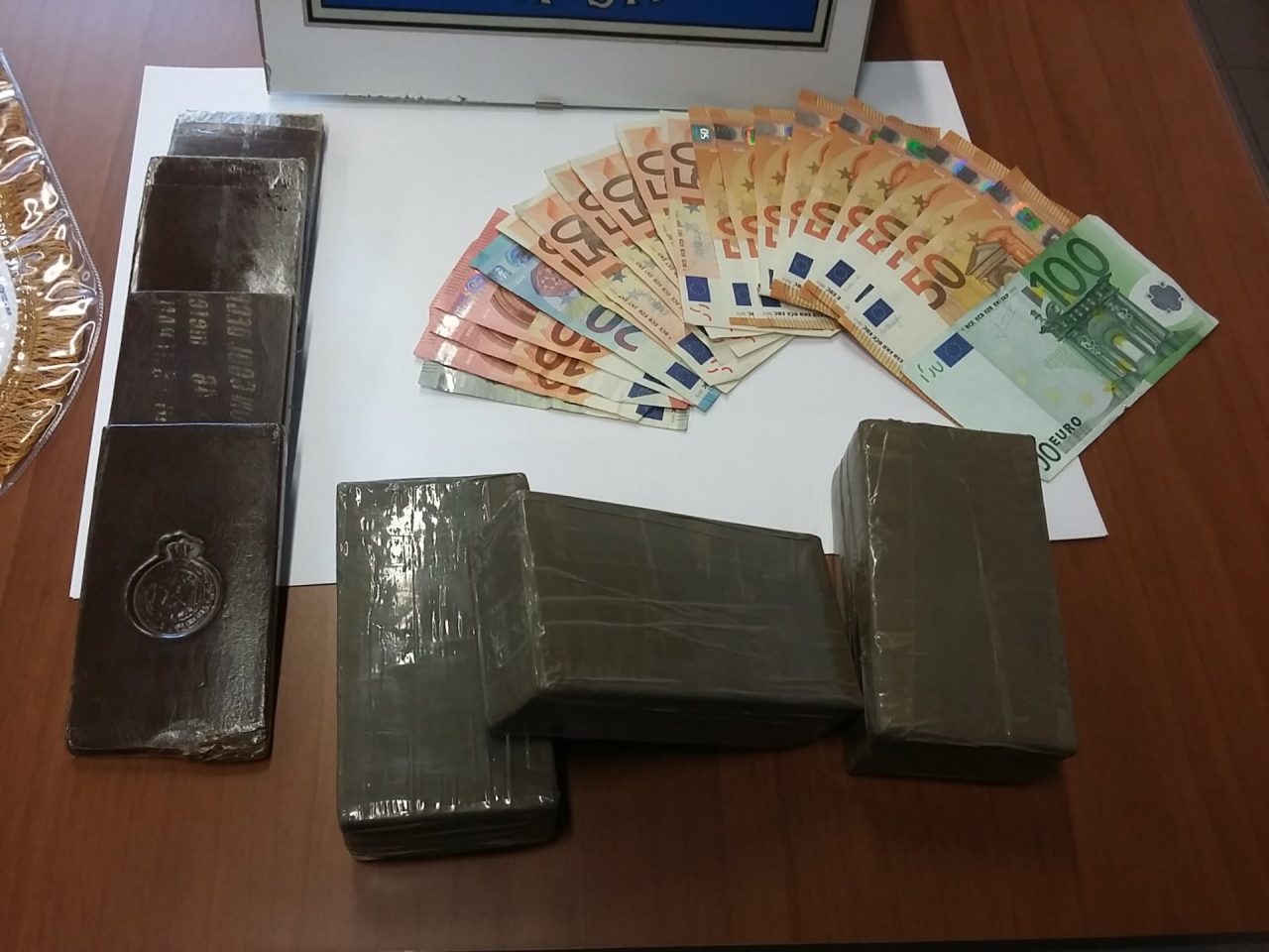 Arrestato pusher In auto nascondeva due chili di droga