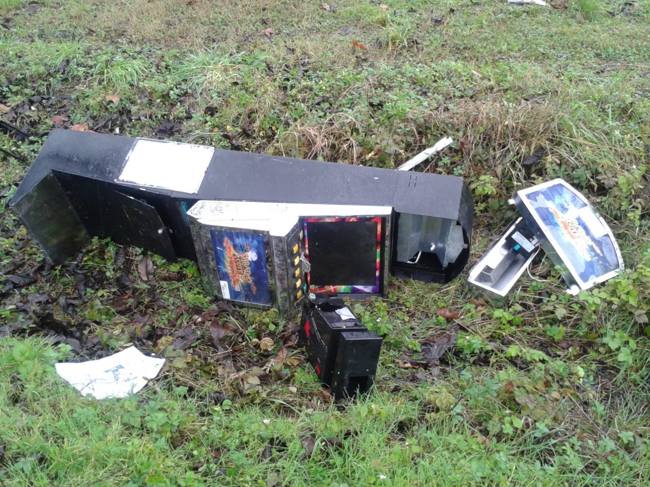 Slot rubate a Capriano ritrovate in un campo di Bagnolo