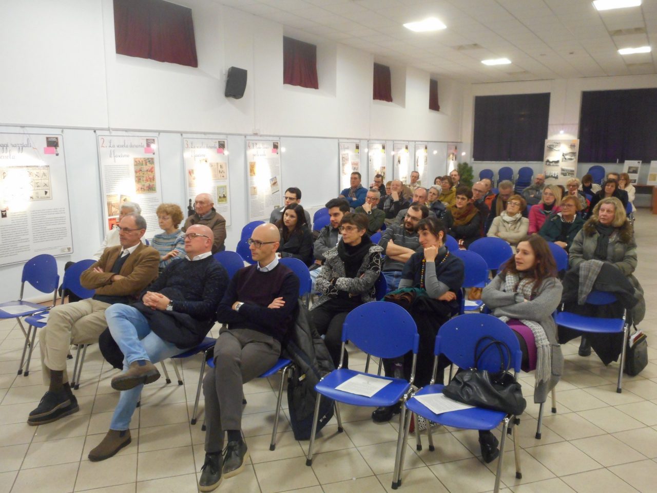 Scuola fascista Mostra in Biblioteca con immagini e testi