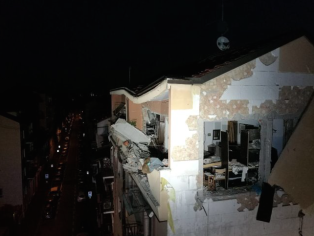 Fuga di gas, esplode palazzo: sei feriti