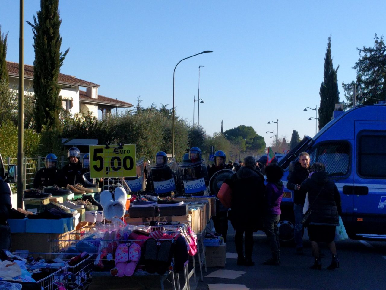 Casapound a Desenzano, corteo del Collettivo