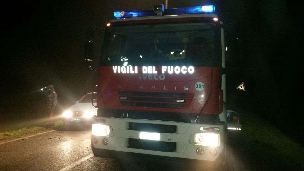Furgone incendiato Allarme nella notte a Lumezzane