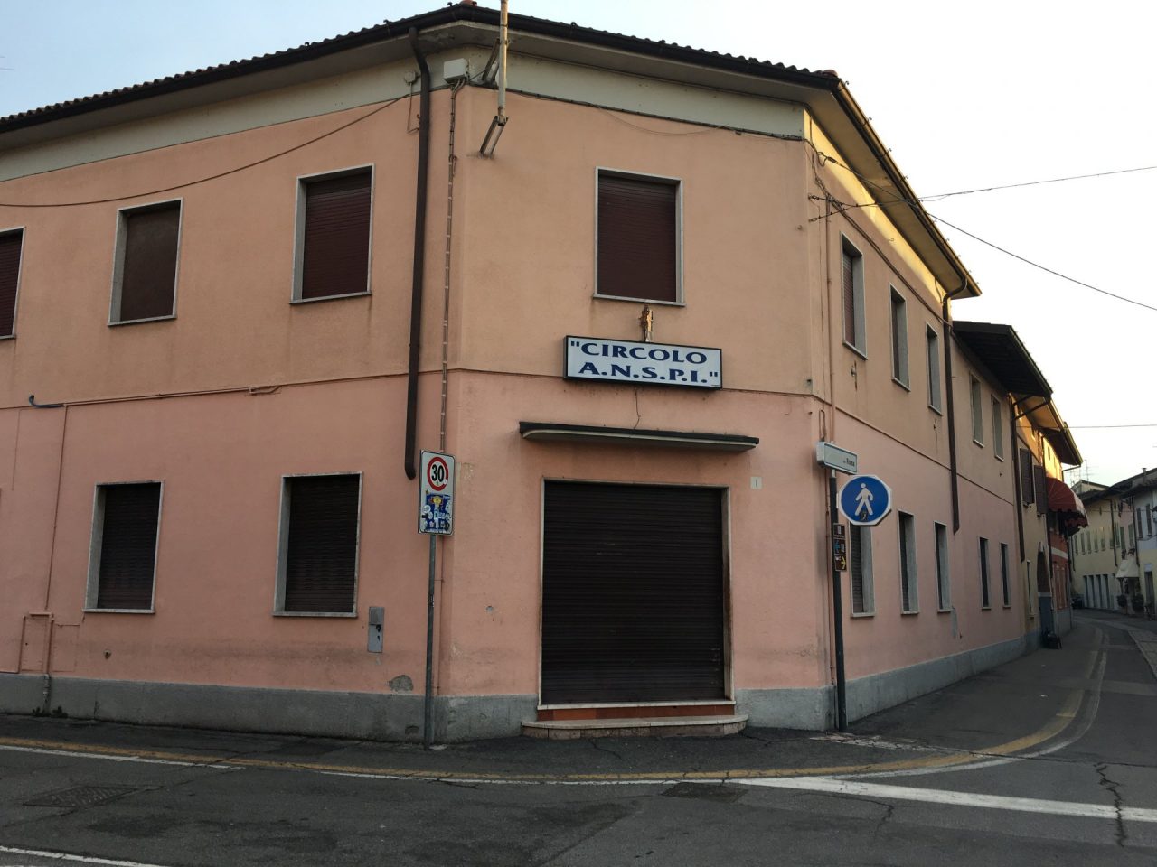 Serrande abbassate al circolo Anspi è bufera