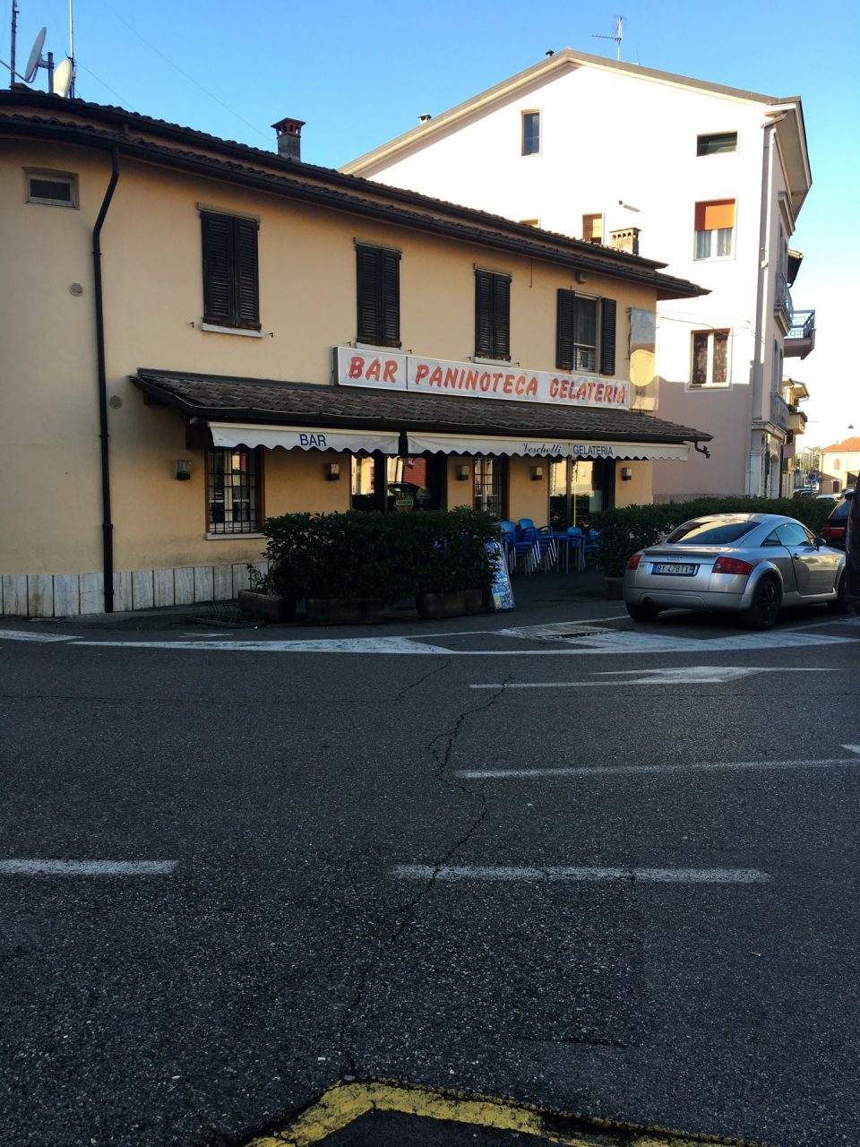 Slot rubate in un bar gelateria bresciano