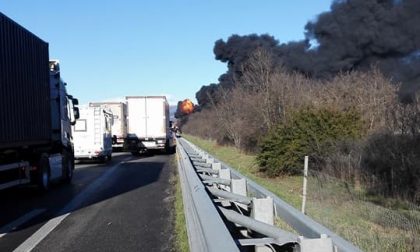 Camion incendiato è strage sulla A21 I VIDEO