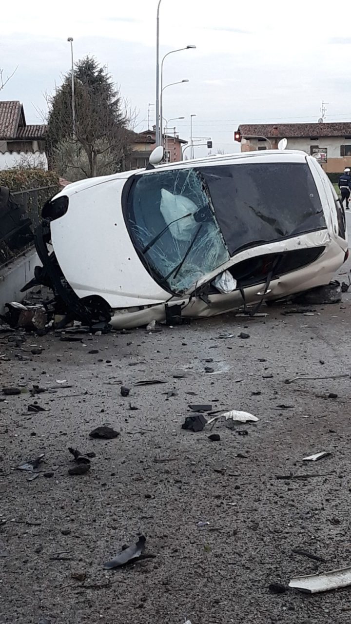 Auto ribaltata La causa più probabile è l’alta velocità